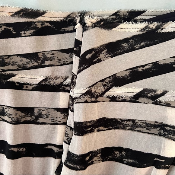 GAP Black and Cream Striped Mini Skirt Size 10 - Picture 4 of 7